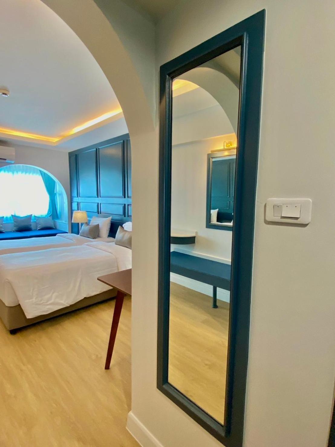 Regent Ramkhamhaeng 22 Hotel Банкок Екстериор снимка